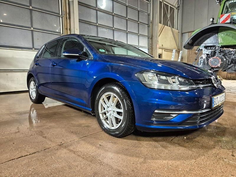 Blau Gebraucht 2017 VW Golf Comfortline Limousine | 10.500 € (Fairer Preis) - Bild 1/4
