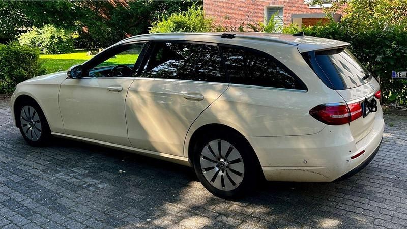 Usata Mercedes E200 150 CV (110 kW) 2017 Beige Station wagon