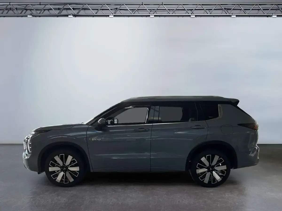 Gebraucht Mitsubishi Outlander P-HEV Top 306 PS (225 kW) 2025 Mondsteingrau SUV
