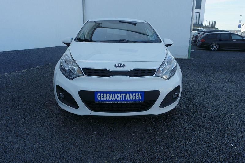 Gebraucht Kia Rio FIFA World Cup Edition 109 PS (80 kW) 2015 Weiß Kleinwagen