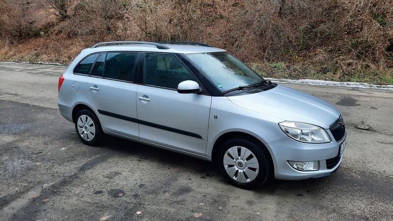 Silber Gebraucht 2010 Skoda Fabia Kombi | 2.999 € (Teuer) - Bild 1/4