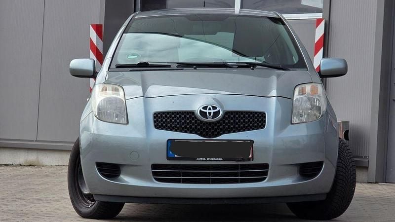 Gebraucht Toyota Yaris Sol 87 PS (63 kW) 2006 Silber Limousine