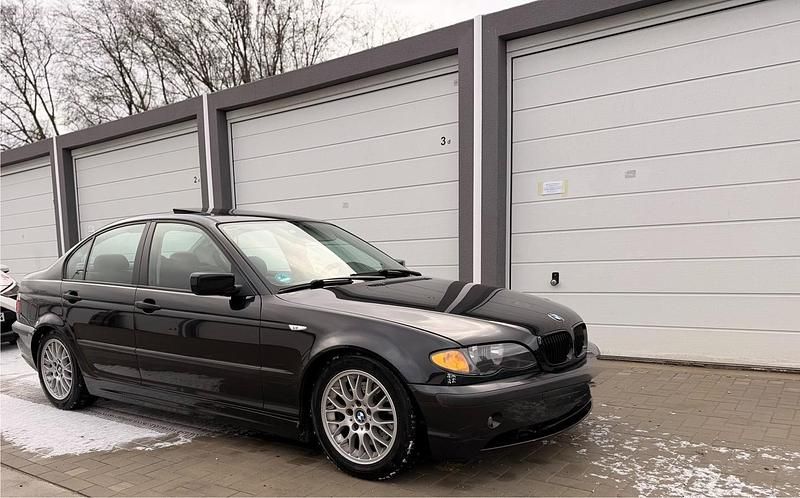Schwarz Gebraucht 2004 BMW 320 Limousine | 1.800 € (Guter Preis) - Bild 1/4
