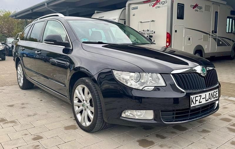 Schwarz Gebraucht 2011 Skoda Superb Ambition Kombi | 7.990 € (Fairer Preis) - Bild 1/4