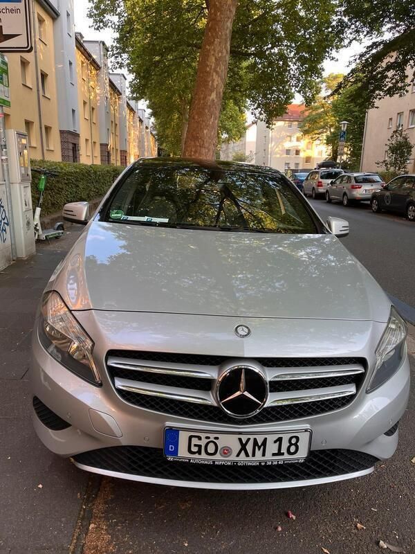 Silber Gebraucht 2013 Mercedes A180 Limousine | 11.000 € (Guter Preis) - Bild 1/4