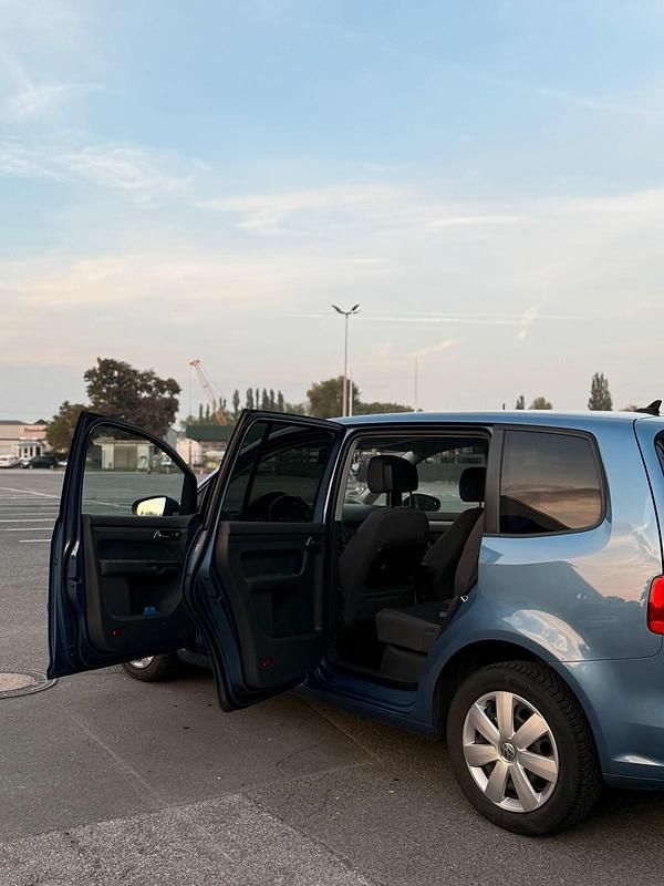 Gebraucht VW Touran 140 PS (102 kW) 2013 Blau Van / Kleinbus