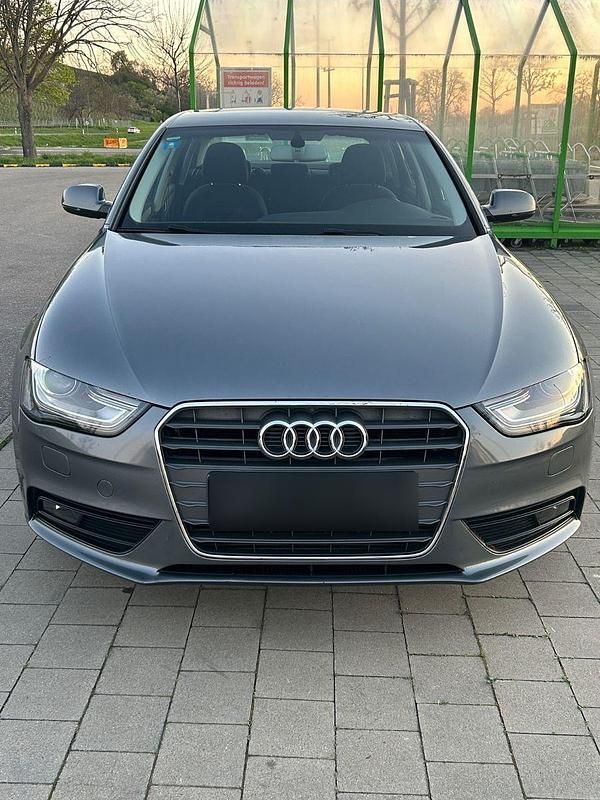 Używany Audi A4 Ambiente 170 KM (125 kW) 2015 Srebrny Sedan/Limuzyna