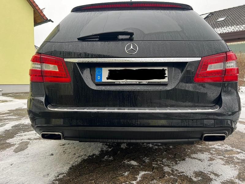 Gebraucht Mercedes E200 AMG 184 PS (135 kW) 2011 Schwarz Kombi