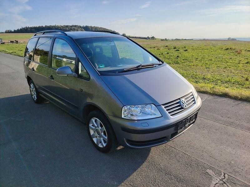 Grau Gebraucht 2009 VW Sharan Trendline Van / Kleinbus | 3.600 € (Fairer Preis) - Bild 1/4