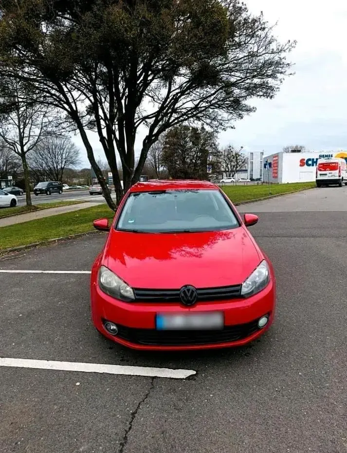 Gebraucht VW Golf VI 80 PS (58 kW) 2009 Rot Limousine