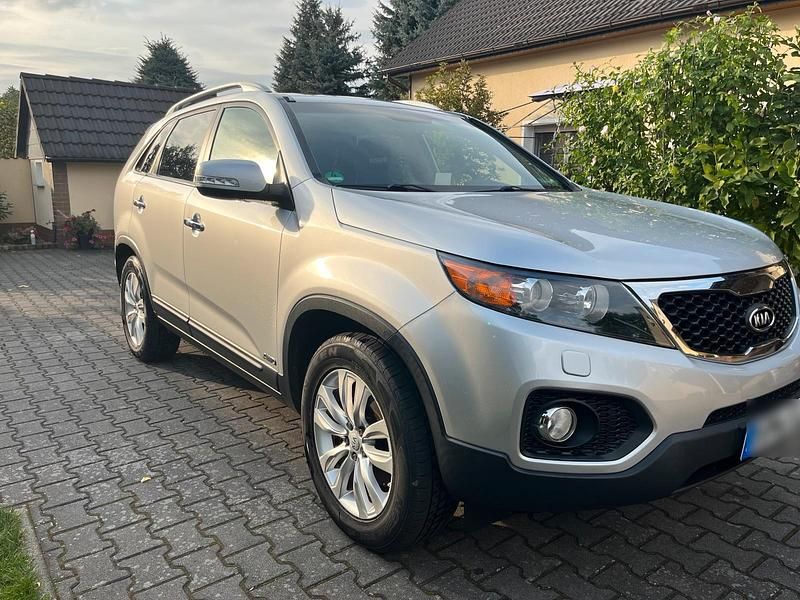 Silber Gebraucht 2013 Kia Sorento SUV | 12.499 € (Teuer) - Bild 1/4