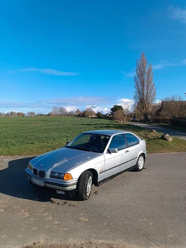 Gebraucht BMW 316 Basis 102 PS (75 kW) 1996 Silber Coupé