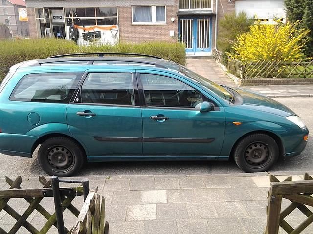 Gebraucht Ford Focus Ghia 90 PS (66 kW) 1999 Grün metallic Kombi
