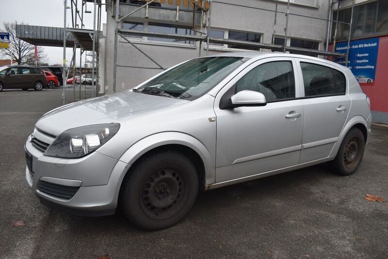 Silber Gebraucht 2004 Opel Astra Enjoy Limousine | 750 € (Superpreis) - Bild 1/4