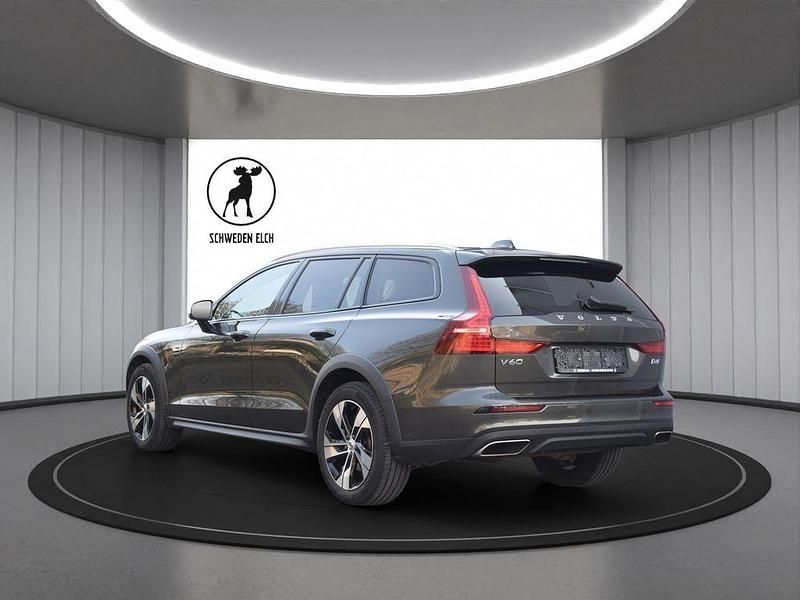 Używany Volvo V60 Pro 197 KM (144 kW) 2021 Szary Kombi