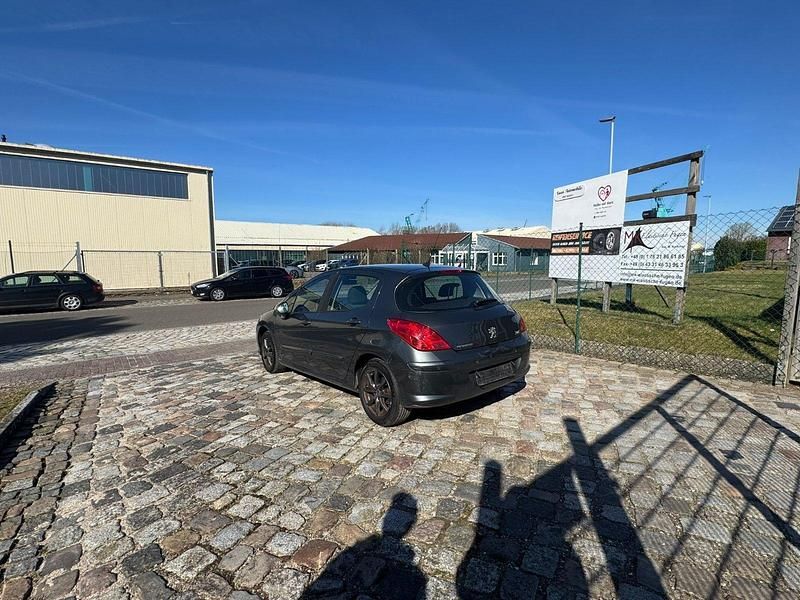 Gebraucht Peugeot 308 103 PS (75 kW) 2008 Andere farben Limousine