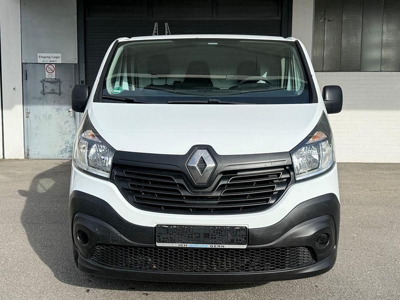 Gebraucht Renault Trafic 116 PS (85 kW) 2015 Weiß Van / Kleinbus
