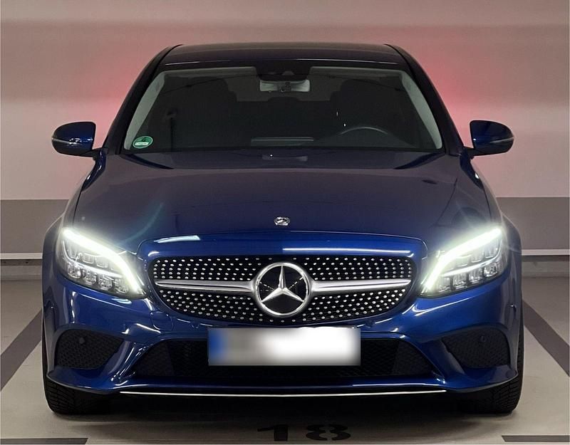 Gebraucht Mercedes C180 156 PS (114 kW) 2018 Blau Limousine