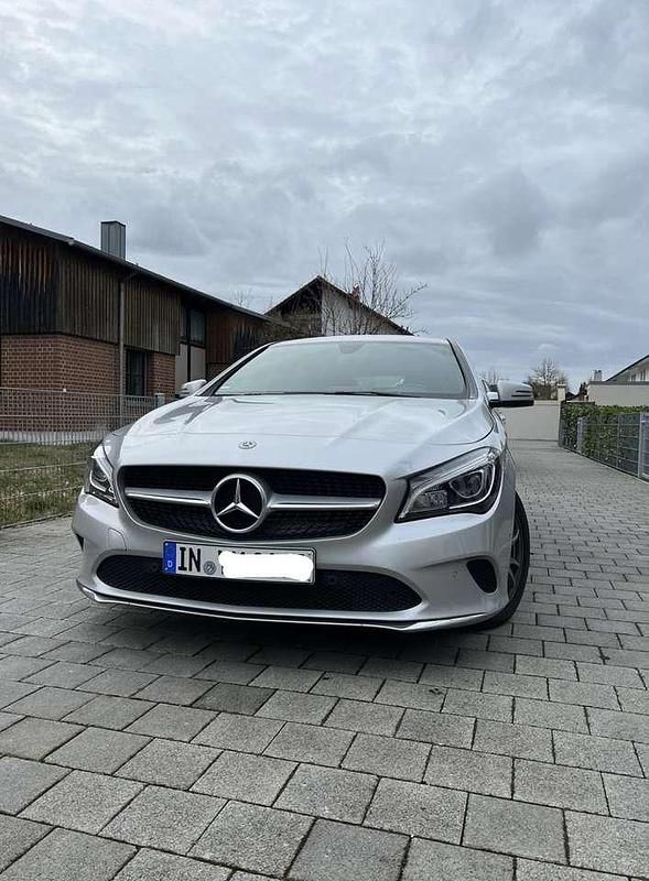 Gebraucht Mercedes CLA200 136 PS (100 kW) 2018 Grau Kombi