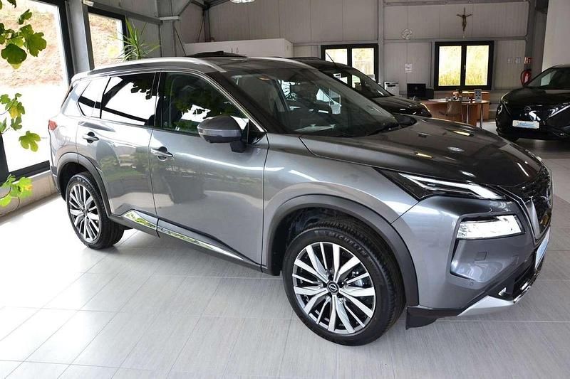 Grau Neu 2025 Nissan X-Trail Tekna+ SUV | 45.399 € - Bild 1/4