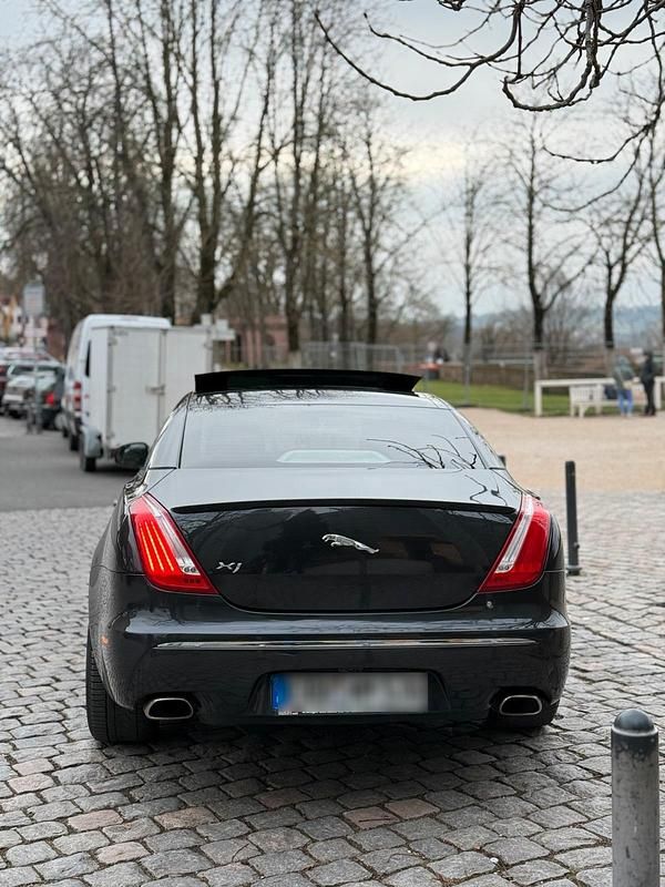 Gebraucht Jaguar XJ 275 PS (202 kW) 2011 Grau Limousine