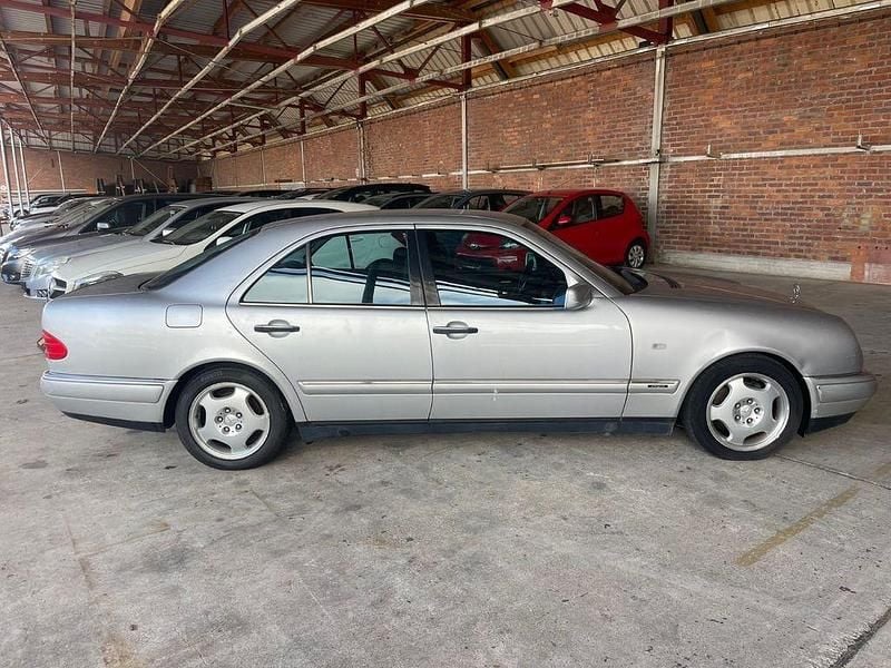 Gebraucht Mercedes E290 Avantgarde 129 PS (94 kW) 1998 Silber Limousine