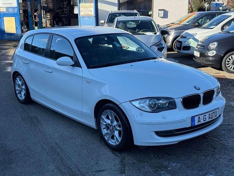 Weiß Gebraucht 2009 BMW 118 Sport Line Kleinwagen | 3.999 € (Guter Preis) - Bild 1/4