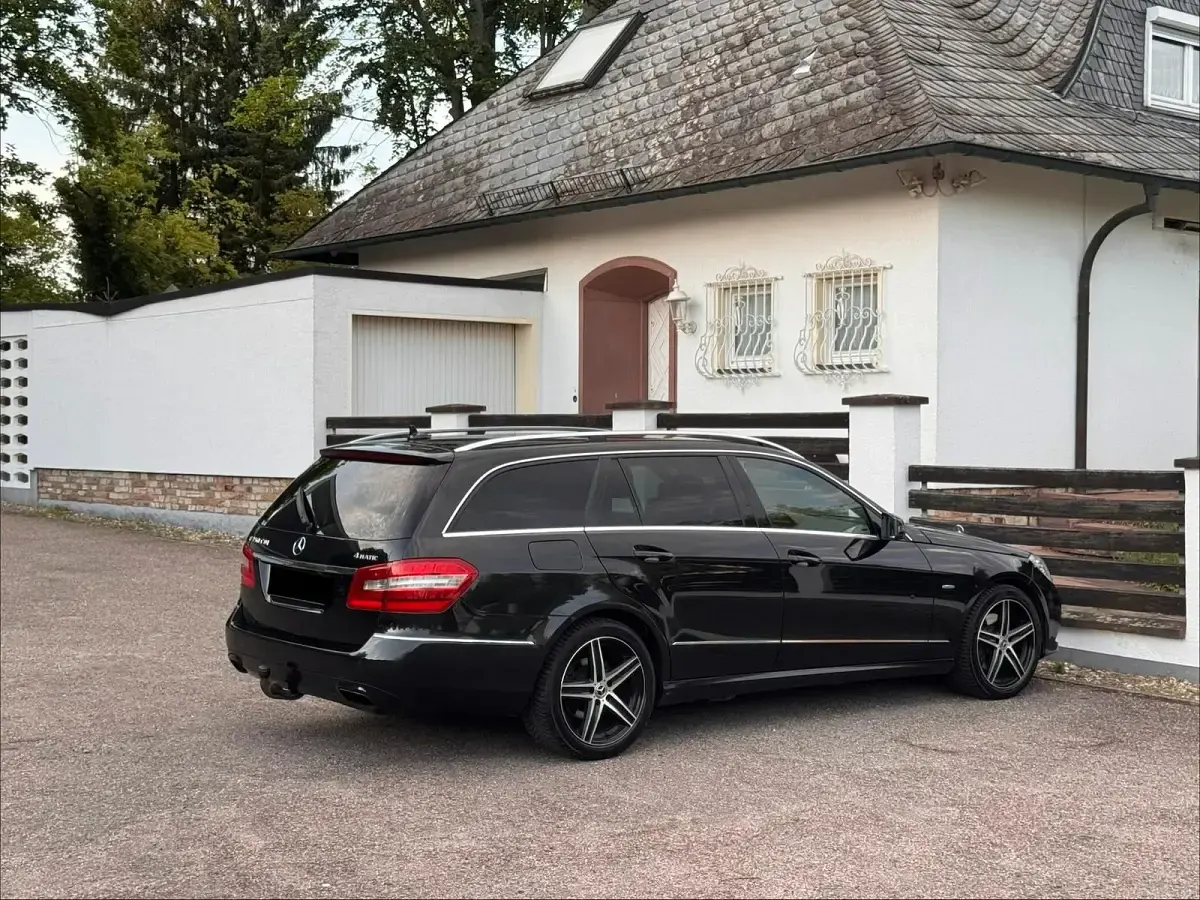 Gebraucht Mercedes E350 265 PS (194 kW) 2012 Schwarz Kombi