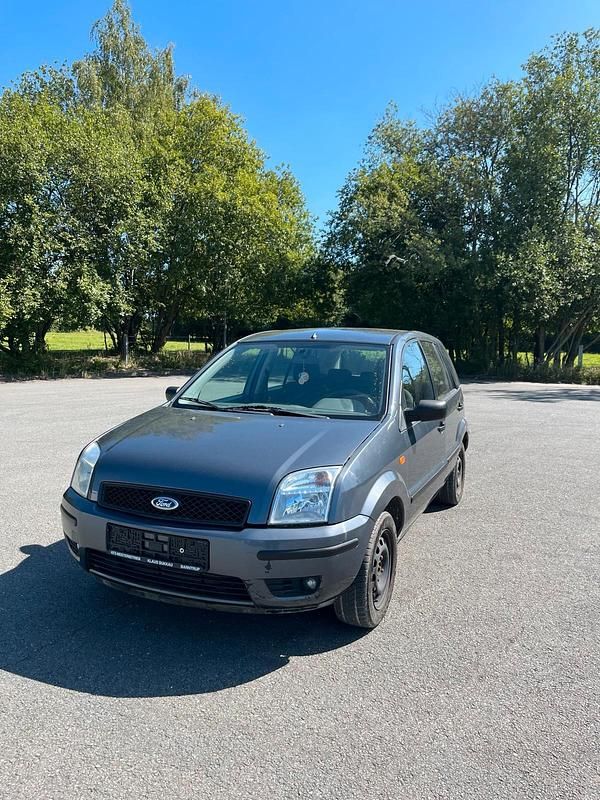 Grau Gebraucht 2003 Ford Fusion Kombi | 3.000 € (Fairer Preis) - Bild 1/4