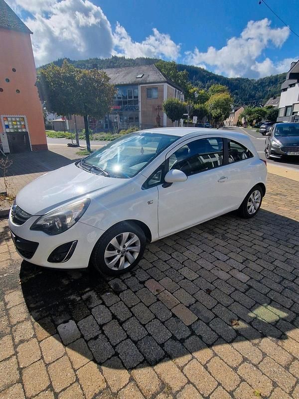 Weiß Gebraucht 2011 Opel Corsa Kleinwagen | 2.300 € (Fairer Preis) - Bild 1/4