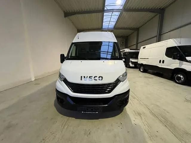 Second-hand Iveco Daily 156 CP (114 kW) 2021 Alb Van