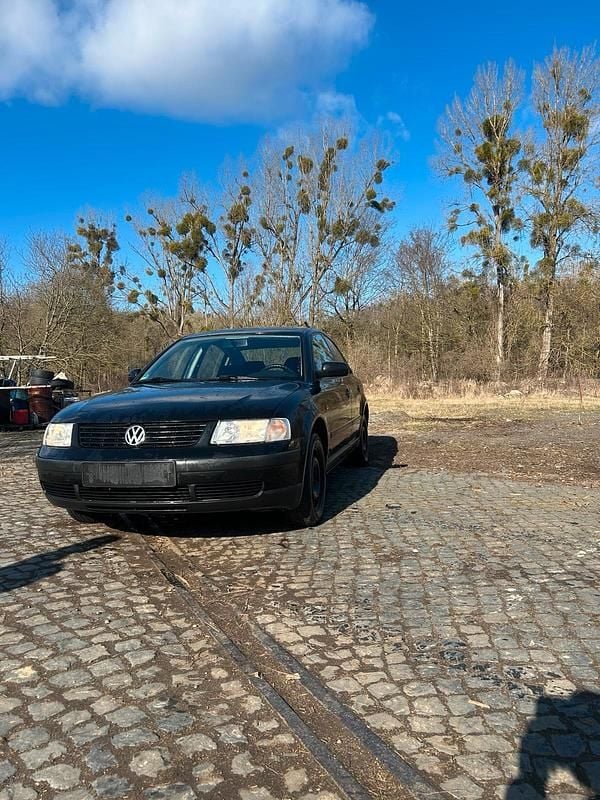 Gebraucht VW Passat 101 PS (74 kW) 1997 Schwarz Limousine