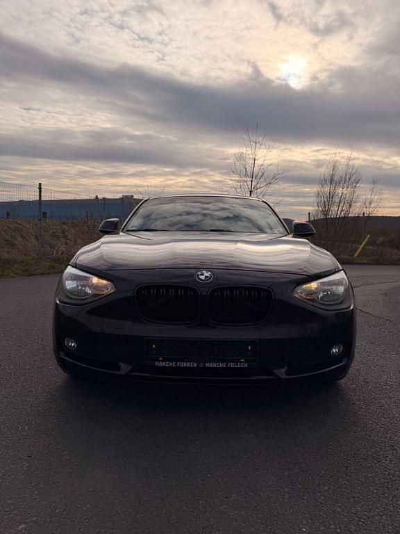 Gebraucht BMW 02 136 PS (100 kW) 2012 Schwarz Limousine