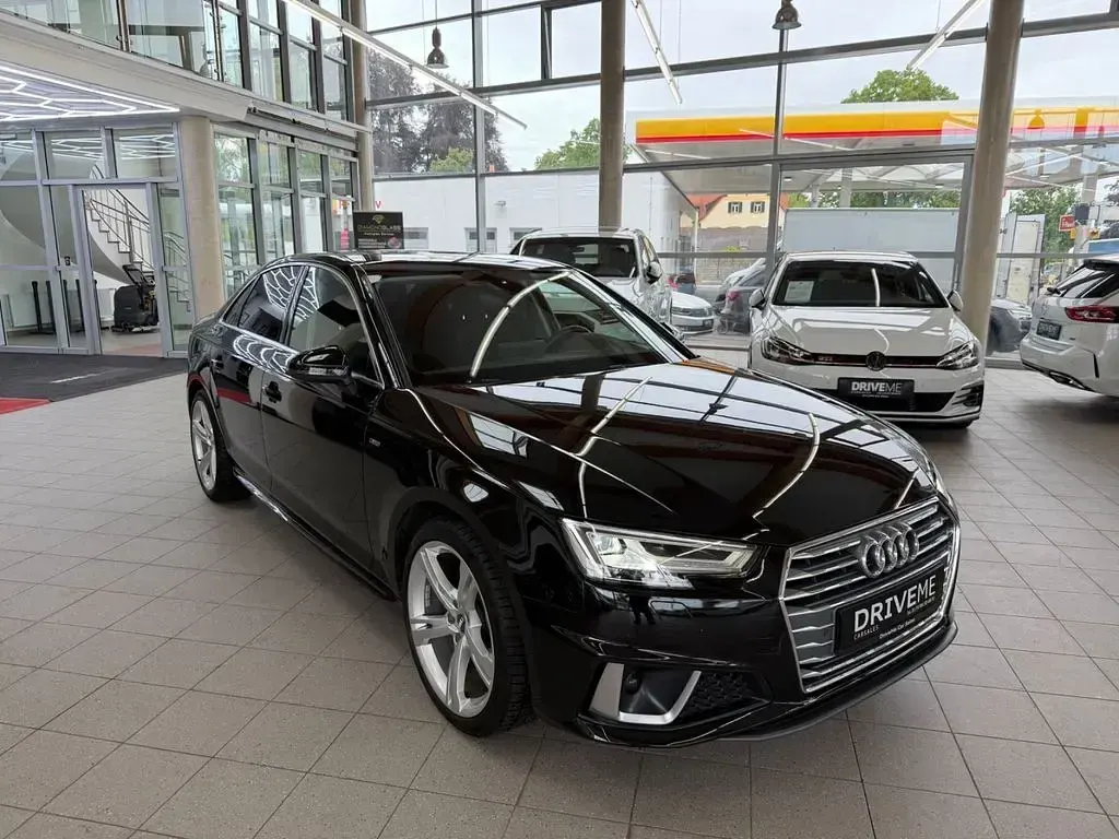 Używany Audi A4 S-Line 150 KM (110 kW) 2019 Czarny Sedan/Limuzyna
