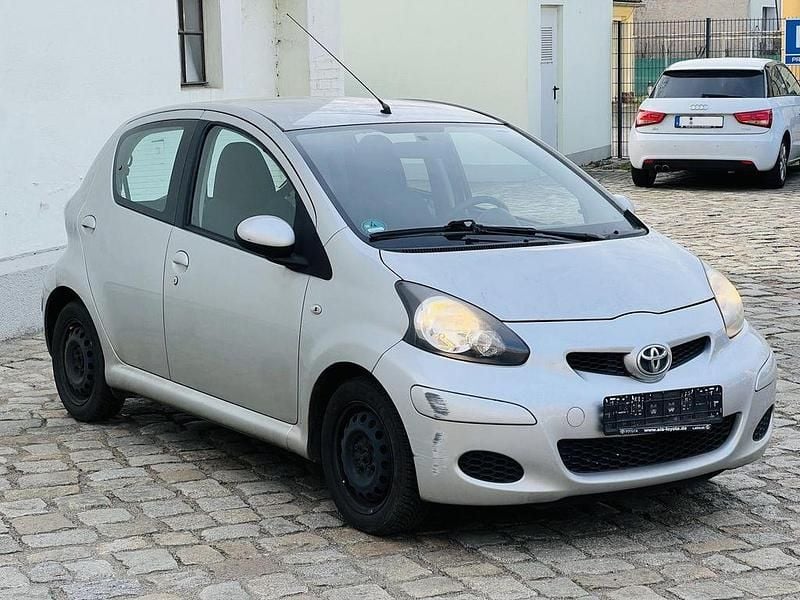 Gebraucht Toyota Aygo Cool 68 PS (50 kW) 2010 Silber Kleinwagen