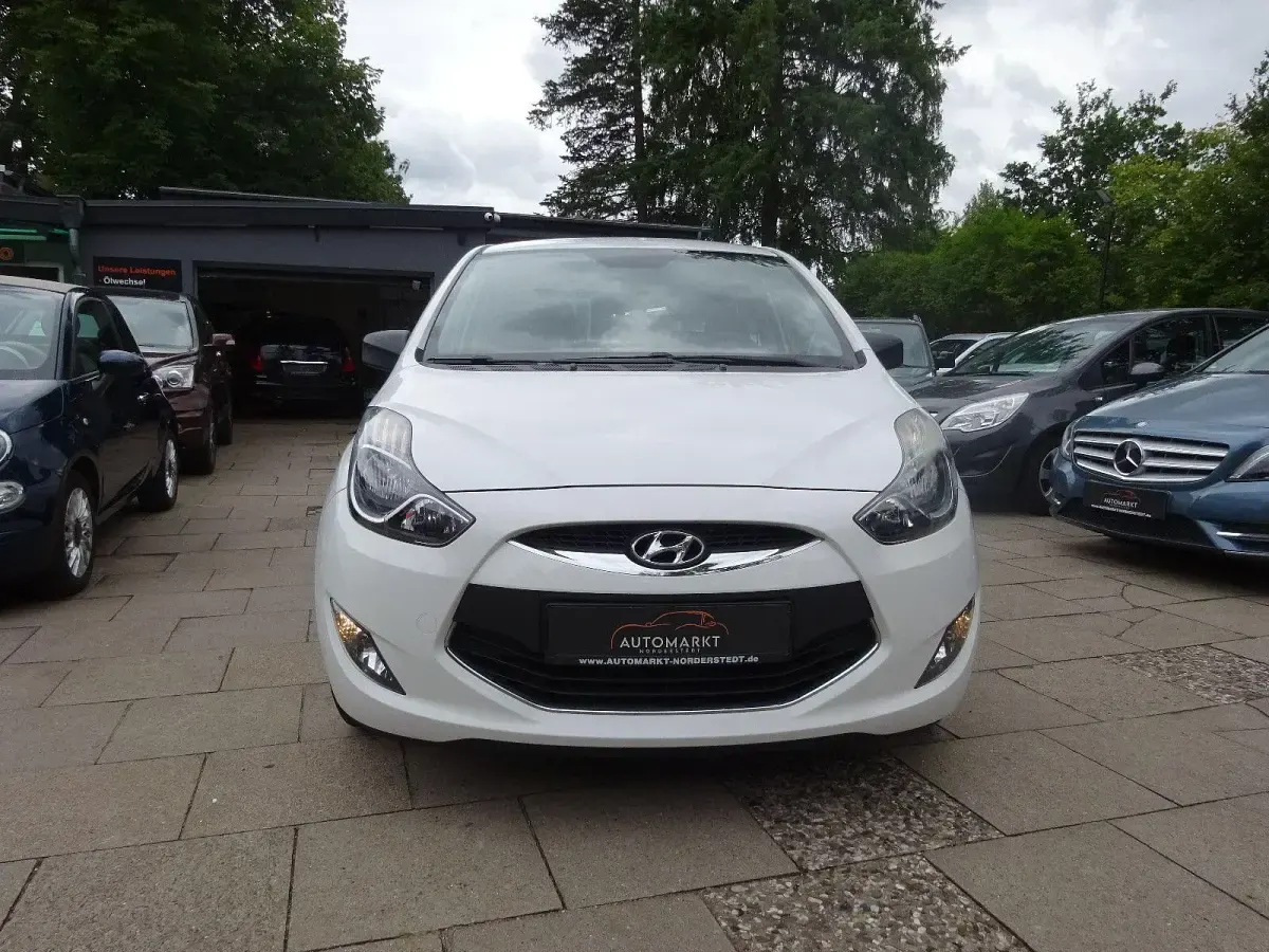 Gebraucht Hyundai ix20 Classic 90 PS (66 kW) 2014 Creamy white / sol Kleinwagen