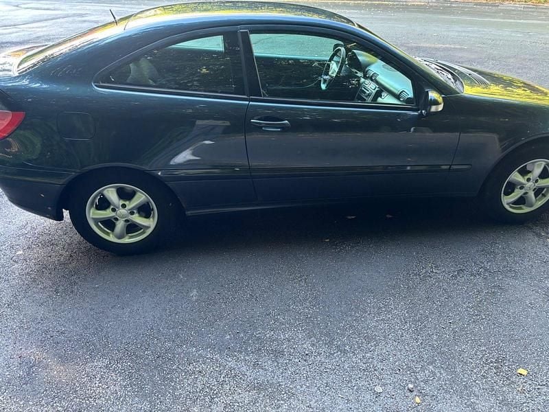 Gebraucht Mercedes 200 163 PS (119 kW) 2001 Blau Coupé