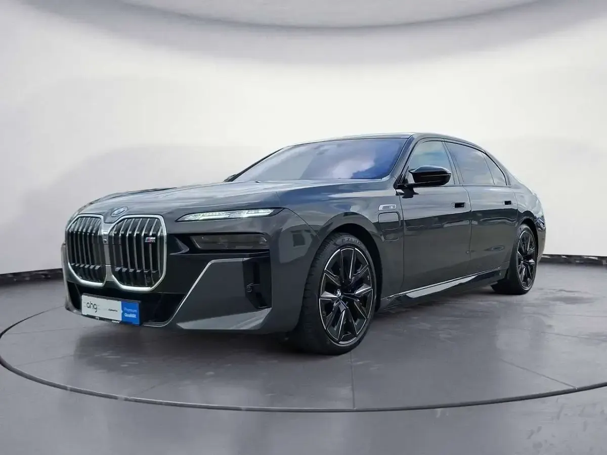 Gebraucht BMW 760 571 PS (419 kW) 2023 Dravitgrau metallic Limousine