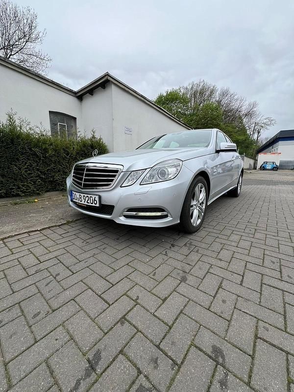 Gebraucht Mercedes E220 170 PS (125 kW) 2011 Grau Limousine