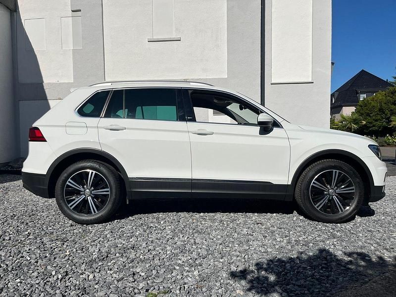 Weiß Gebraucht 2018 VW Tiguan Sound SUV | 15.900 € (Superpreis) - Bild 1/4