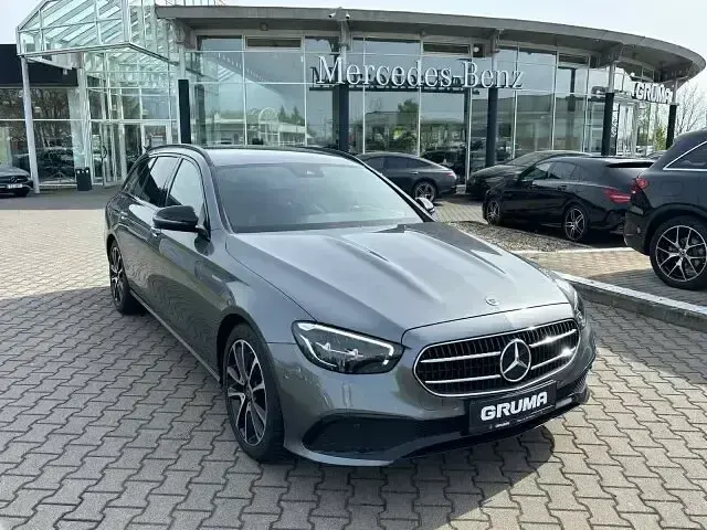 Gebraucht Mercedes E200 Avantgarde 197 PS (144 kW) 2023 Lack selenitgrau Kombi