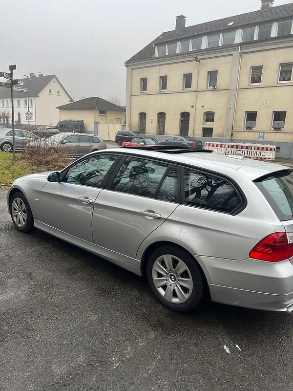 Gebraucht BMW 320 177 PS (130 kW) 2007 Silber Kombi