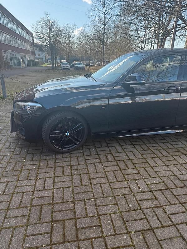 Gebraucht BMW 118 Shadowline 136 PS (100 kW) 2019 Schwarz Kleinwagen