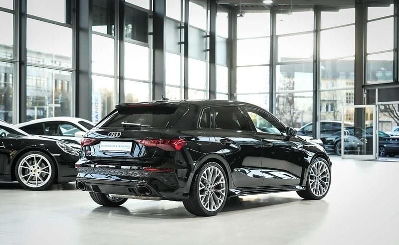 Gebraucht Audi RS3 Sport 400 PS (294 kW) 2023 Mythosschwarz metallic Limousine
