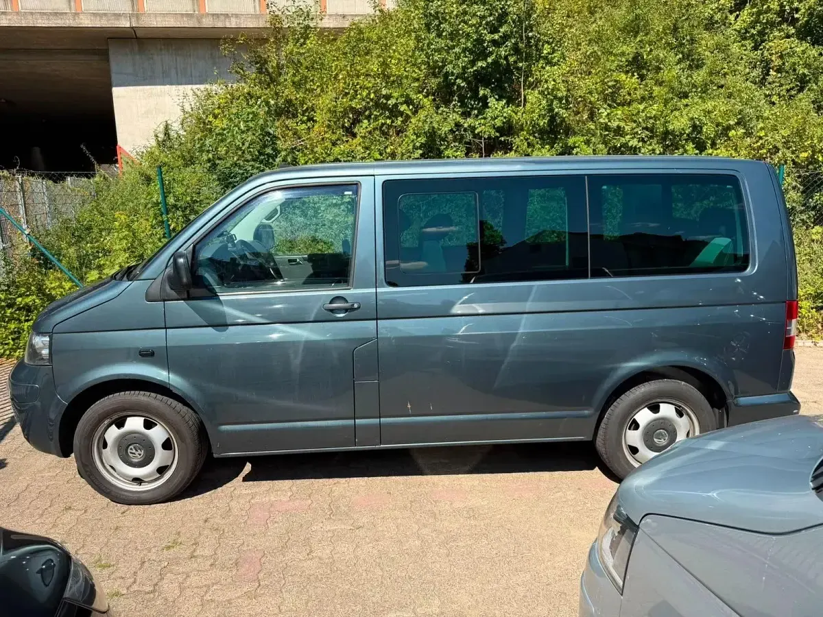 Gebraucht VW Multivan 131 PS (96 kW) 2007 Grau Van / Kleinbus