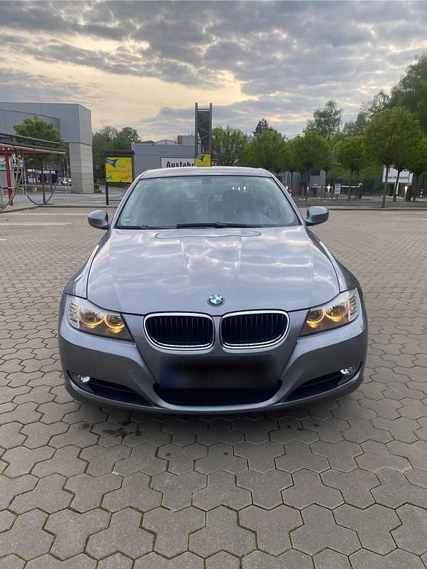 Gebraucht BMW 318 143 PS (105 kW) 2008 Silber Limousine