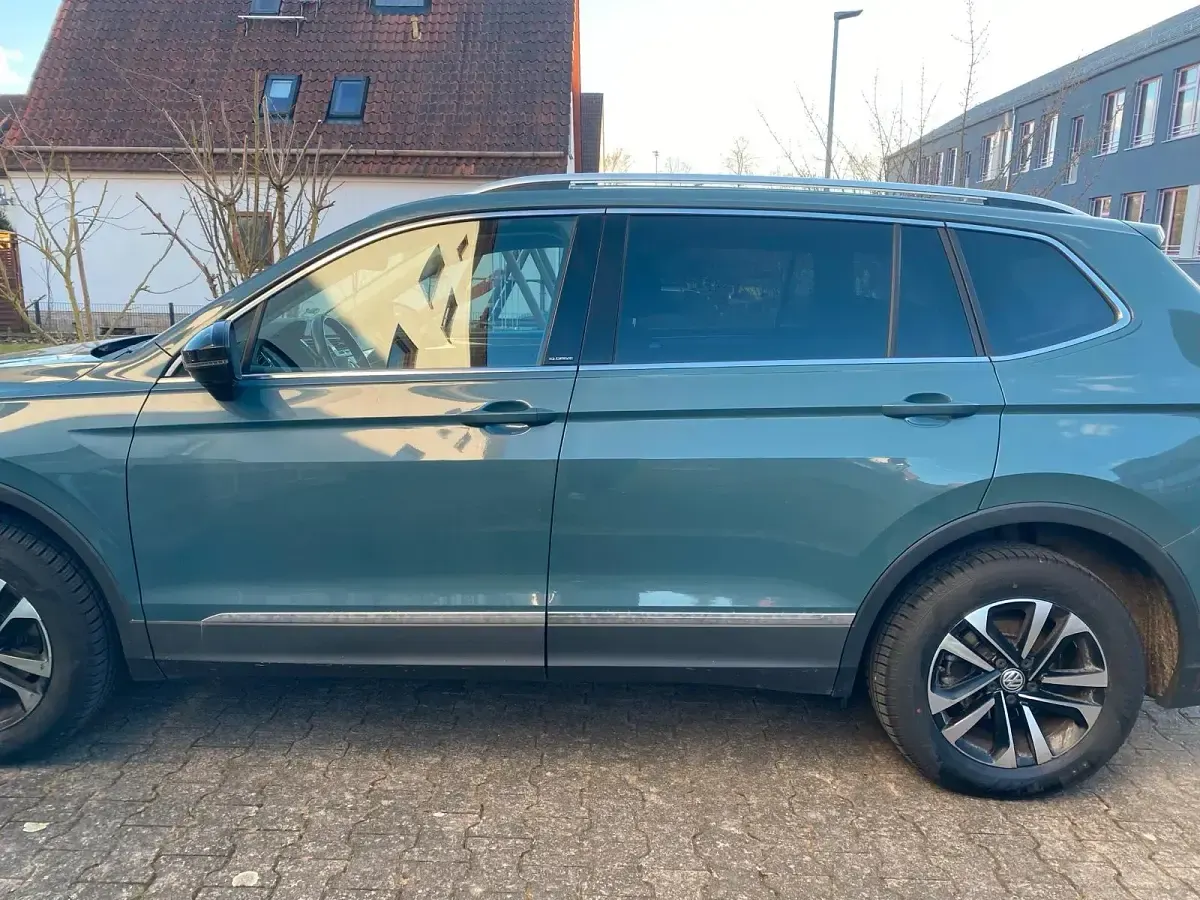 Gebraucht VW Tiguan Allspace IQ Drive 150 PS (110 kW) 2019 Blau SUV