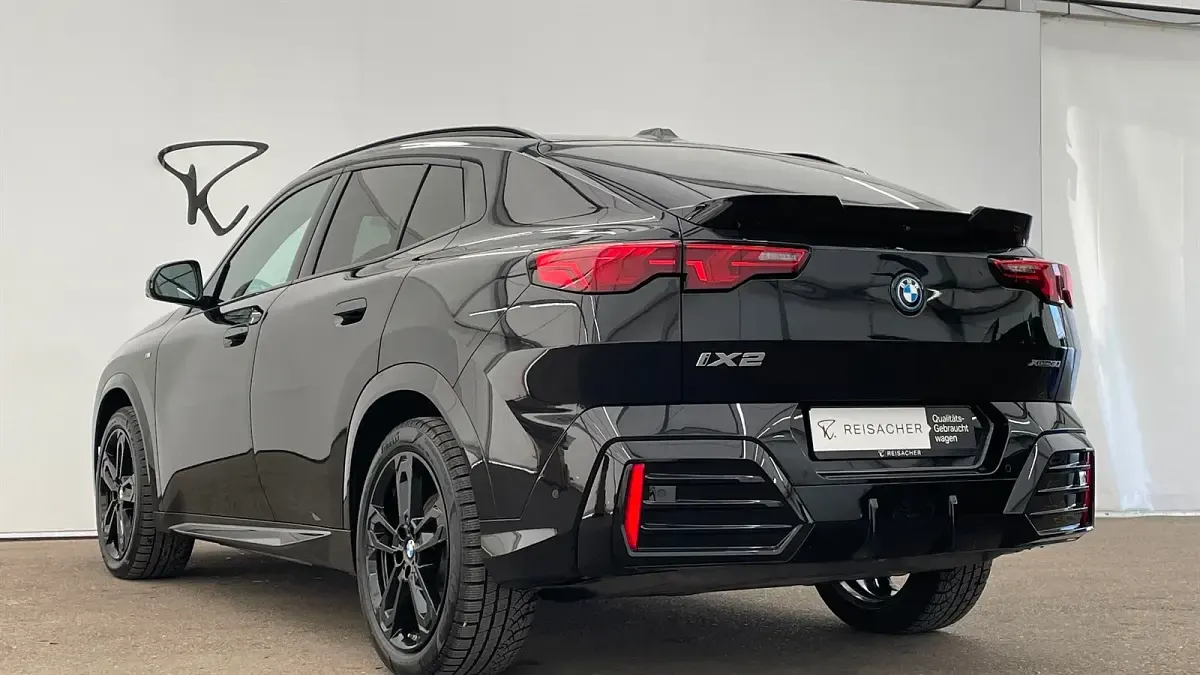 Gebraucht BMW iX2 Performance 225 kW (306 PS) 2024 Saphirschwarz metallic SUV