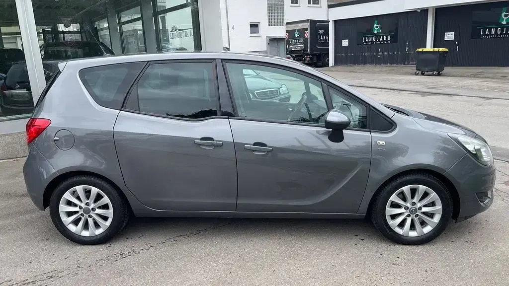 Używany Opel Meriva drive 140 KM (102 kW) 2016 Szary Minivan