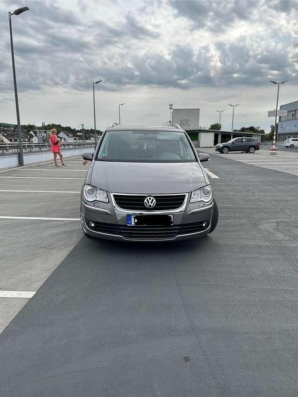 Gebraucht 2009 VW Touran Highline Van / Kleinbus | 6.000 € (Teuer) - Bild 1/4